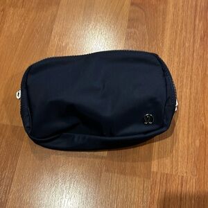 Lululemon Everywhere Belt Bag Navy
